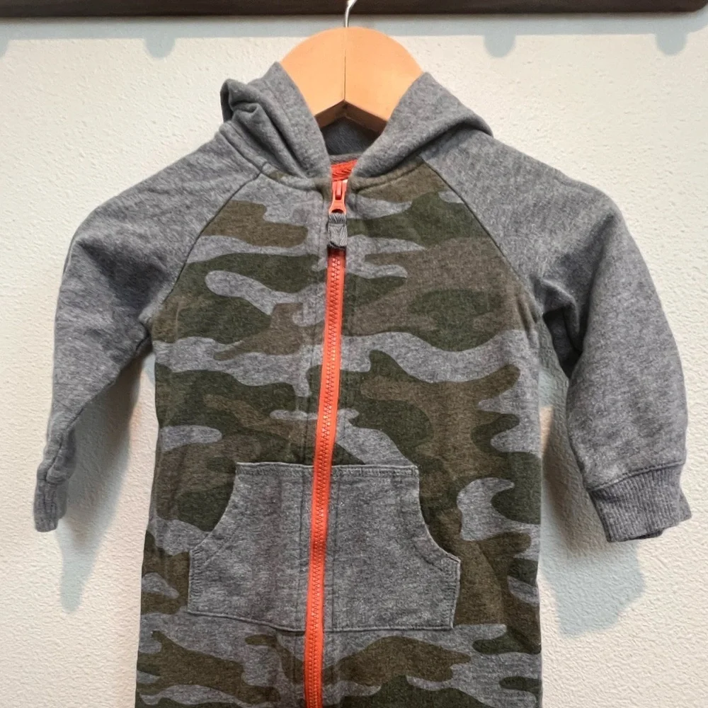 Carters Hooded Zip Up Camo Onesie size 12 month​​